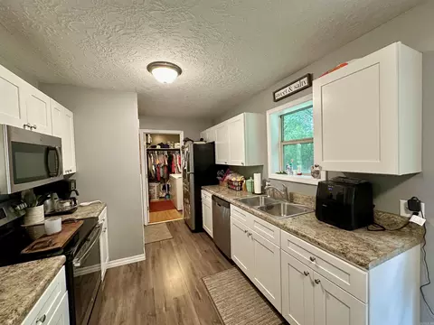 Kitchen - 342 School St, Melbourne, AR 72556 photo 3 of 3