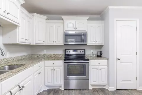 Kitchen - 1123 Heights Rd, Benton, AR 72019 photo 2 of 2