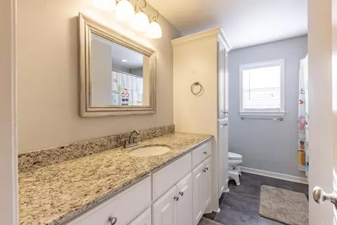 Bath - 1123 Heights Rd, Benton, AR 72019 photo 2 of 2