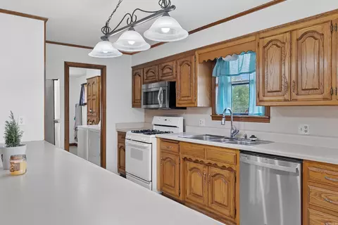 Kitchen - 128 Bayne Rd, Malvern, AR 72104 photo 4 of 5