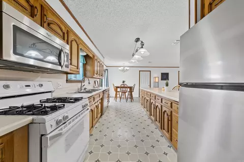 Kitchen - 128 Bayne Rd, Malvern, AR 72104 photo 5 of 5