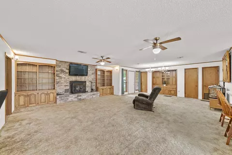 Living - 128 Bayne Rd, Malvern, AR 72104 photo 4 of 5