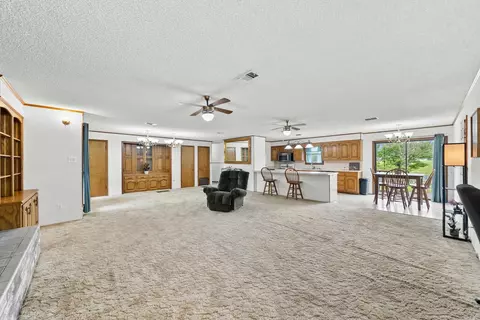 Living - 128 Bayne Rd, Malvern, AR 72104 photo 3 of 5