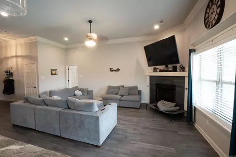 Living - 796 Mango Loop, Austin, AR 72007 photo 2 of 2