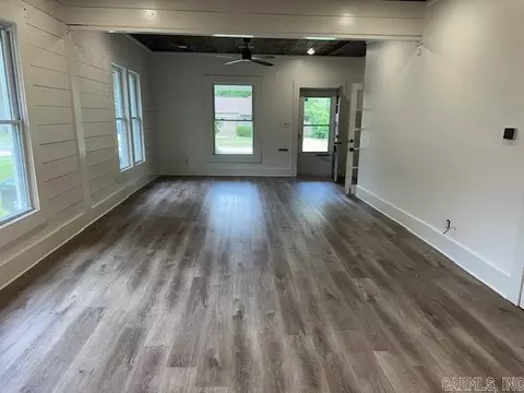 Living - 321 Locust Ave, Conway, AR 72034 photo 2 of 4