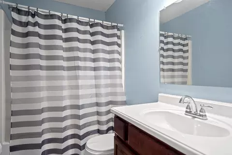 Bath - 104 Tamarack Ct, Beebe, AR 72012 photo 3 of 3