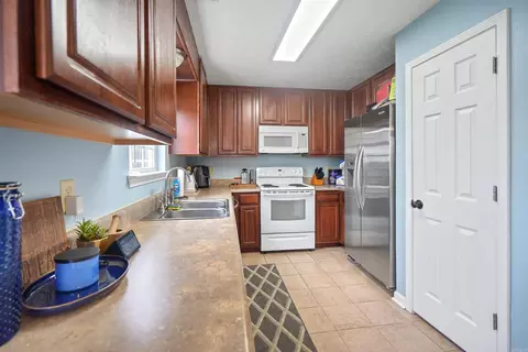 Kitchen - 104 Tamarack Ct, Beebe, AR 72012 photo 1 of 2