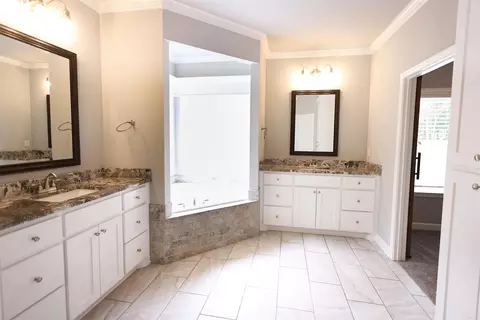 Bath - 7017 Kasen Dr, Alexander, AR 72002 photo 1 of 5