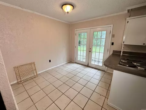 Dining - 101 Wanda St, De Queen, AR 71832 photo 1 of 1