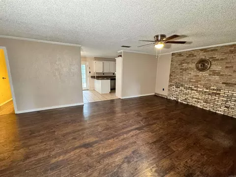 Living - 101 Wanda St, De Queen, AR 71832 photo 1 of 1
