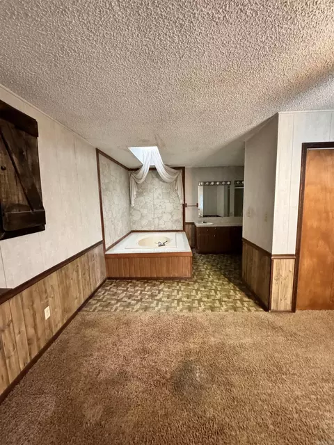 Bath - 101 Wanda St, De Queen, AR 71832 photo 3 of 4