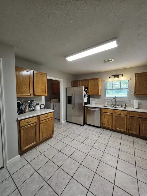 Kitchen - 64 Blair Dr, Vilonia, AR 72173 photo 2 of 2