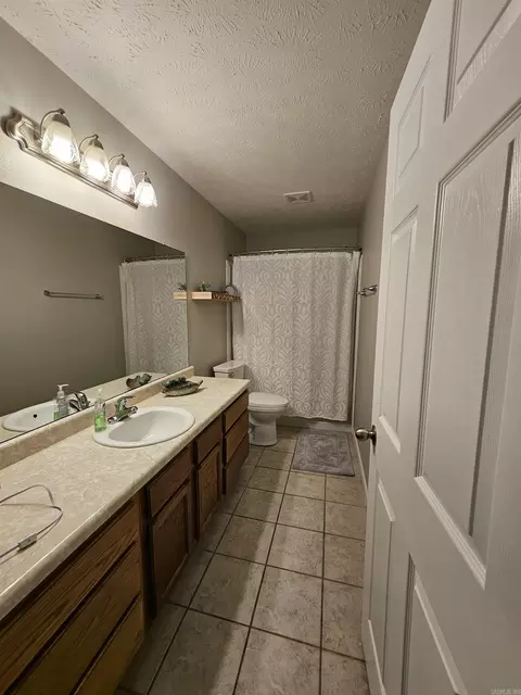 Bath - 64 Blair Dr, Vilonia, AR 72173 photo 1 of 2