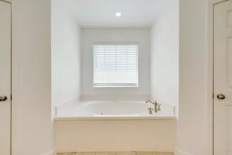 Bath - 7 Salter Ln, Greenbrier, AR 72058 photo 3 of 5