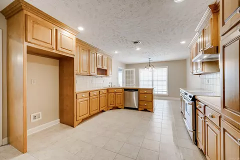 Kitchen - 7 Salter Ln, Greenbrier, AR 72058 photo 2 of 4