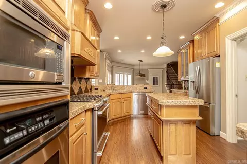 Kitchen - 823 Colonial, Bryant, AR 72022 photo 1 of 4