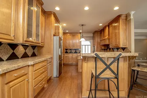 Kitchen - 823 Colonial, Bryant, AR 72022 photo 2 of 4