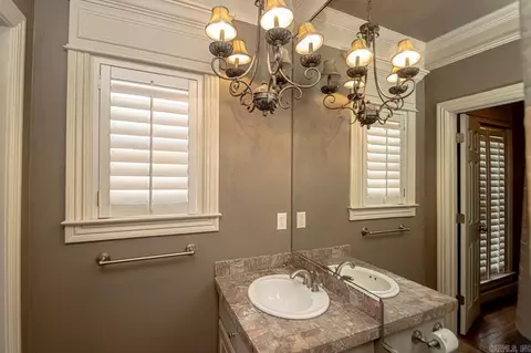 Bath - 823 Colonial, Bryant, AR 72022 photo 3 of 5