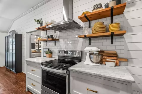 Kitchen - 2316 Bridgewater Rd, Bryant, AR 72022 photo 7 of 10