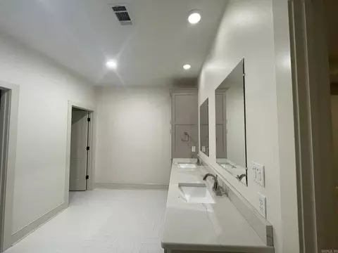 Bath - 907 Sinclair Ct, Searcy, AR 72143 photo 1 of 9
