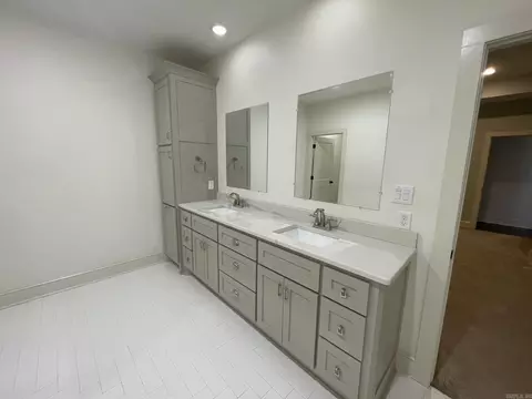 Bath - 907 Sinclair Ct, Searcy, AR 72143 photo 6 of 9