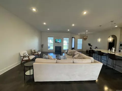 Living - 907 Sinclair Ct, Searcy, AR 72143 photo 1 of 1