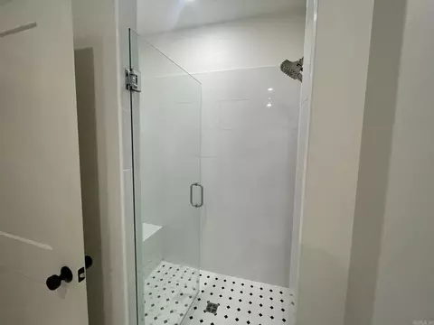 Bath - 907 Sinclair Ct, Searcy, AR 72143 photo 3 of 9