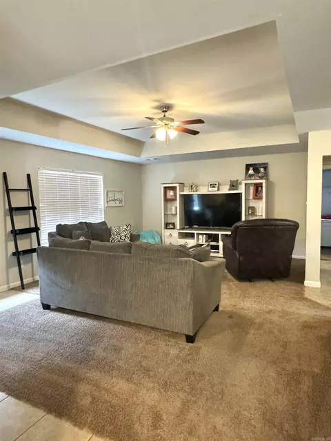 Living - 607 Westgate Cv, Alexander, AR 72002 photo 3 of 5