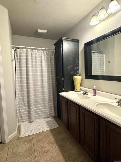 Bath - 607 Westgate Cv, Alexander, AR 72002 photo 1 of 2