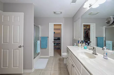Bath - 8815 Crossroads, Benton, AR 72015 photo 3 of 4