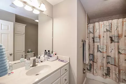 Bath - 8815 Crossroads, Benton, AR 72015 photo 1 of 4