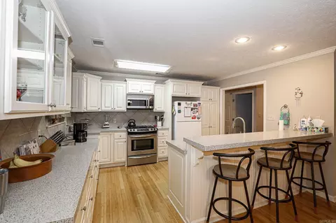Kitchen - 8815 Crossroads, Benton, AR 72015 photo 2 of 4