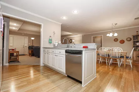 Kitchen - 8815 Crossroads, Benton, AR 72015 photo 3 of 4