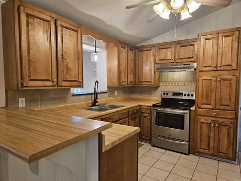 Kitchen - 12 Marshall Dr, Searcy, AR 72143 photo 1 of 3