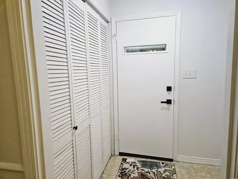 Entry Way - 12 Marshall Dr, Searcy, AR 72143 photo 2 of 5