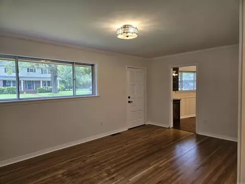 Living - 12 Marshall Dr, Searcy, AR 72143 photo 1 of 8