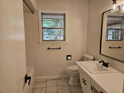Bath - 12 Marshall Dr, Searcy, AR 72143 photo 1 of 8