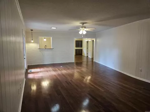 Living - 12 Marshall Dr, Searcy, AR 72143 photo 6 of 8