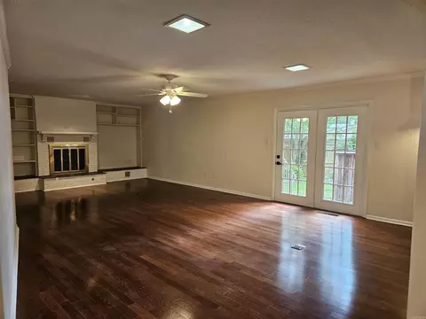 Living - 12 Marshall Dr, Searcy, AR 72143 photo 4 of 8