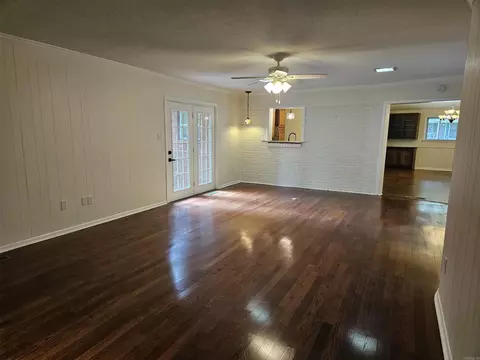 Living - 12 Marshall Dr, Searcy, AR 72143 photo 5 of 8