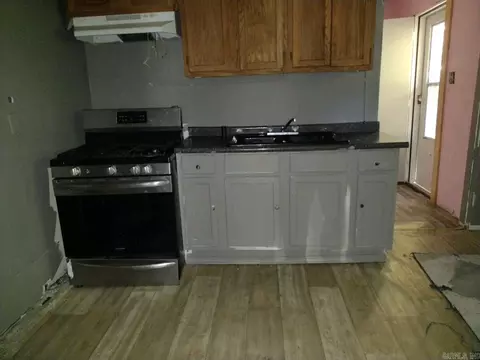 1304 S Oak St, Pine Bluff, AR 71603 photo 4