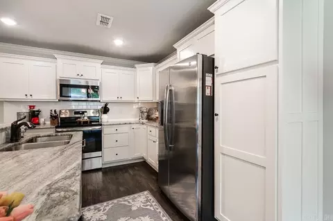 Kitchen - 320 Austin Creek Dr, Austin, AR 72007 photo 6 of 9