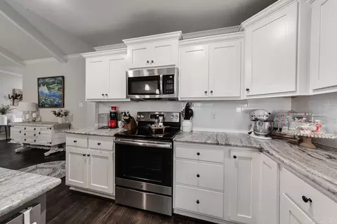 Kitchen - 320 Austin Creek Dr, Austin, AR 72007 photo 7 of 9