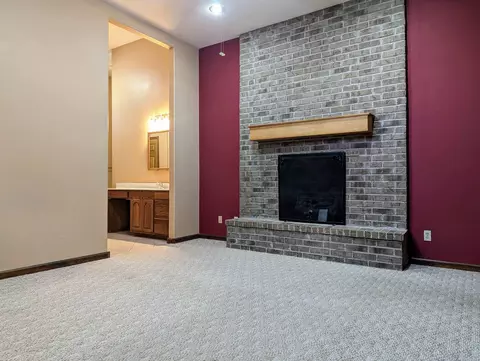 Living - 708 N Ridgeview Dr, Mountain View, AR 72560 photo 3 of 3