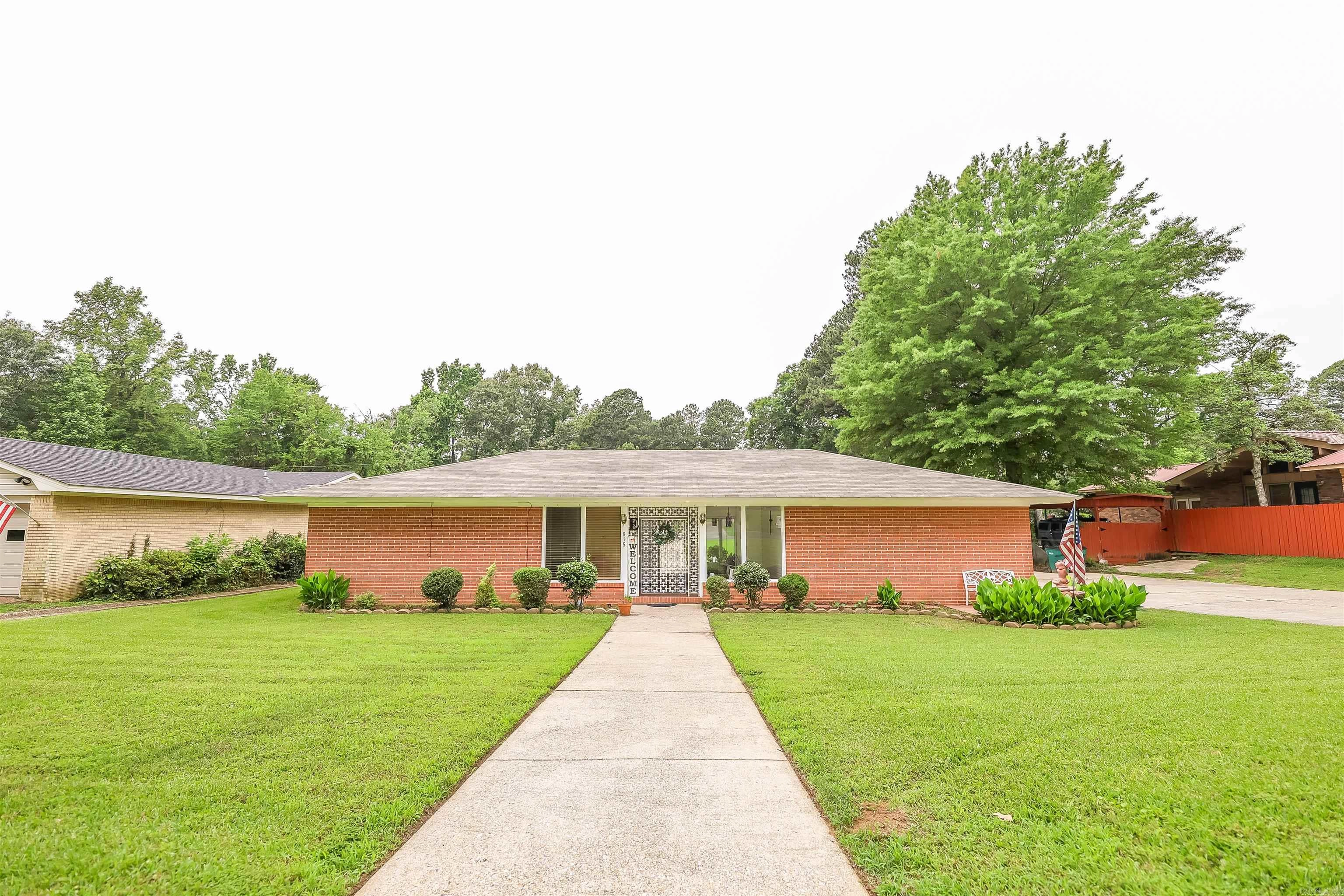 915 Crestwood Dr  