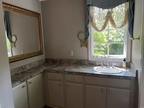 Bath - 6925 Middle Warren Rd, Pine Bluff, AR 71603 photo 4 of 7