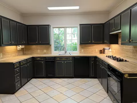 Kitchen - 6925 Middle Warren Rd, Pine Bluff, AR 71603 photo 2 of 3