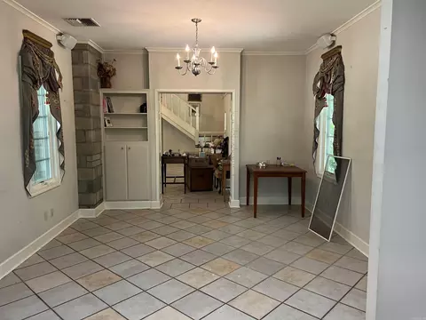 Living - 6925 Middle Warren Rd, Pine Bluff, AR 71603 photo 1 of 4