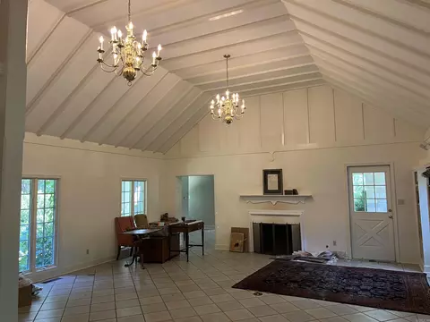 Living - 6925 Middle Warren Rd, Pine Bluff, AR 71603 photo 2 of 4