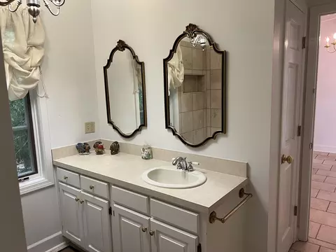 Bath - 6925 Middle Warren Rd, Pine Bluff, AR 71603 photo 1 of 7